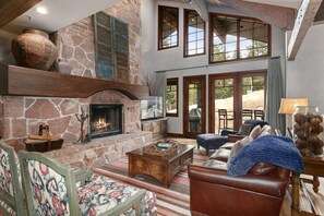 Condo, 4 habitaciones | Interior