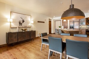 Condo, 1 Bedroom | Dining