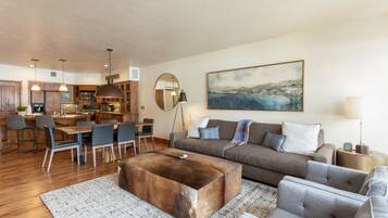 Condo, 1 Bedroom | Living area | Smart TV