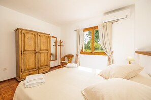 Iron/ironing board, WiFi, bed sheets - Holiday Home Cozy Country with Mountain View, Wi-Fi and Air Conditioning (Illes Balears)