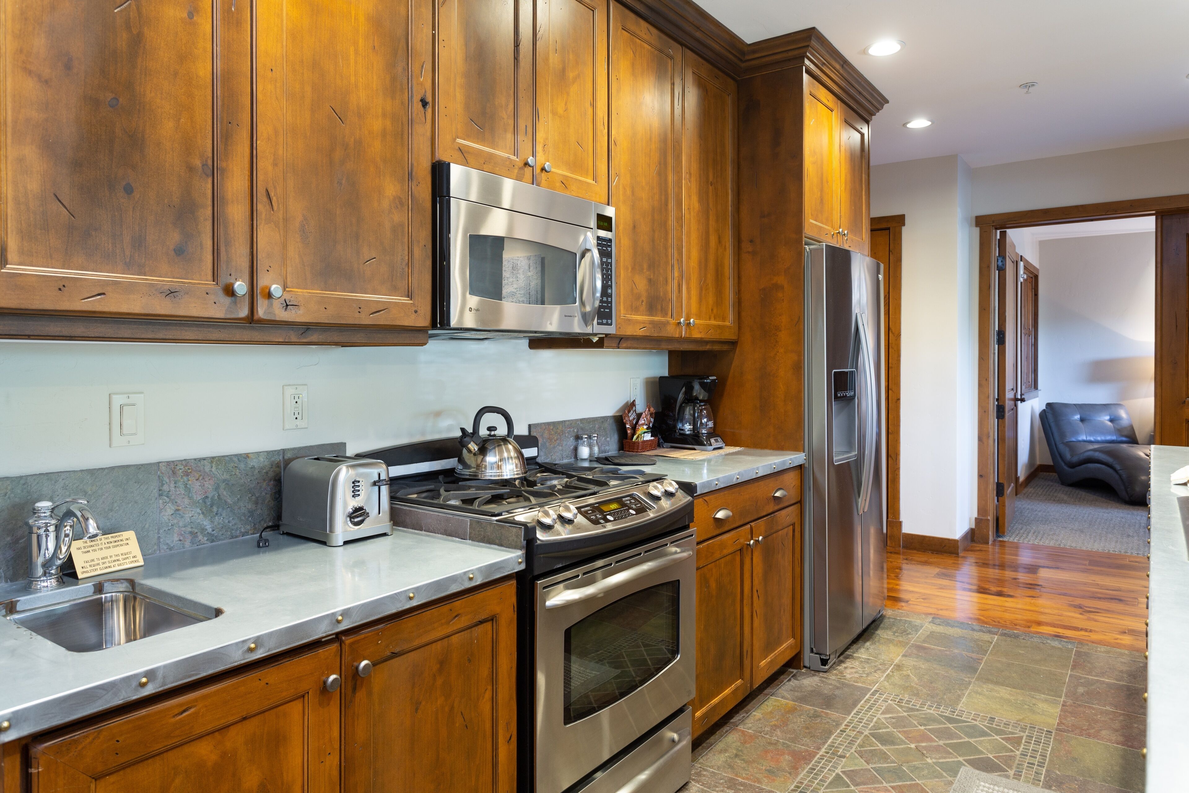 Condo, 1 Bedroom | Private kitchen | Fridge, oven, coffee/tea maker, toaster