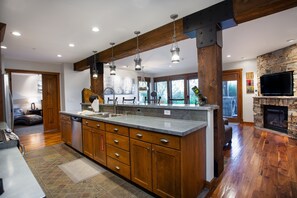 Condo, 1 Bedroom | Private kitchen