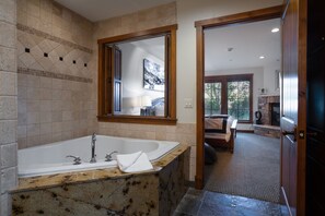 1 chambre, fer et planche à repasser, Wi-Fi gratuit