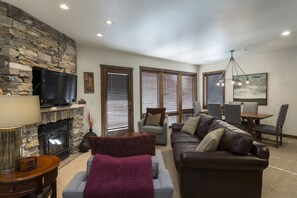 Condo, 2 Bedrooms | Living area