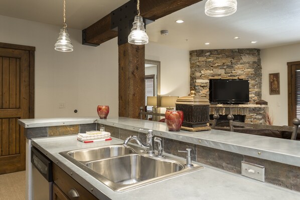 Condo, 2 Bedrooms | Interior