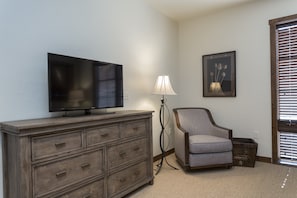 Condo, 2 Bedrooms | Interior