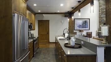 Condo, 3 habitaciones | Cocina privada | Refrigerador, horno, cafetera y tetera y tostadora
