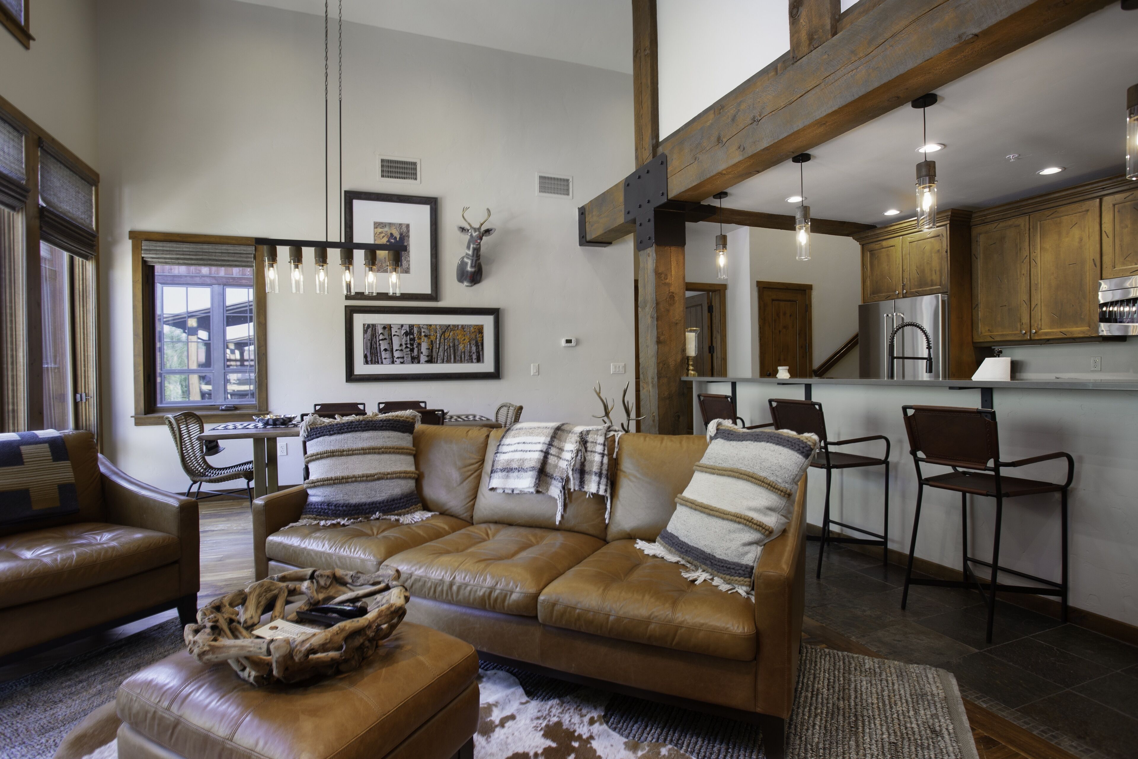 Condo, 3 habitaciones | Área de sala de estar | Smart TV 