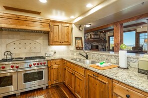 Appart'hôtel, 3 chambres | Cuisine privée | Réfrigérateur, four, cafetière/bouilloire, grille-pain