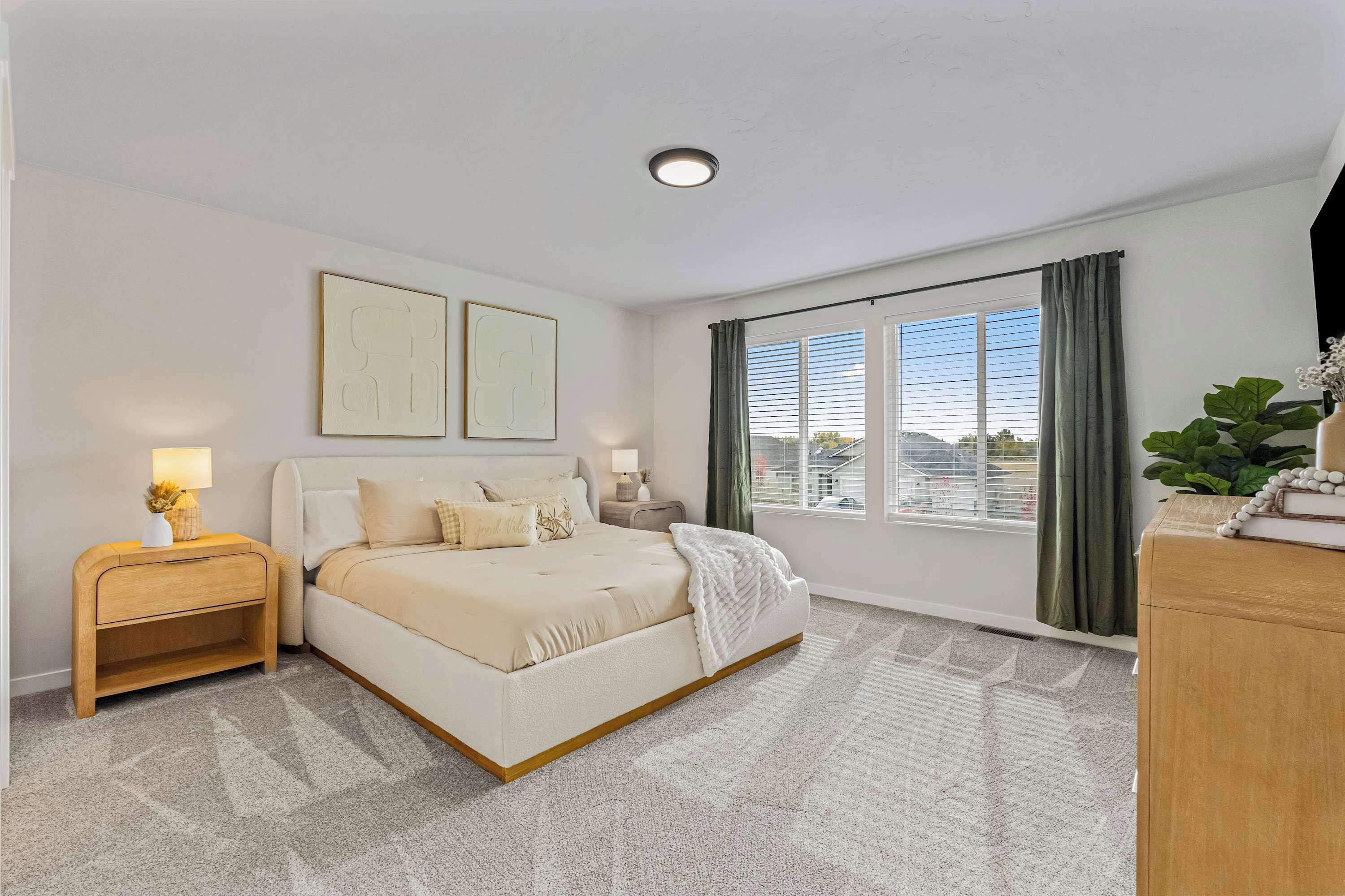 6 室のベッドルーム、デスク、アイロン / アイロン台、旅行用ベビーベッド