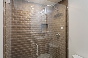Apartment, 5 Schlafzimmer | Badezimmer | Handtücher, Shampoo