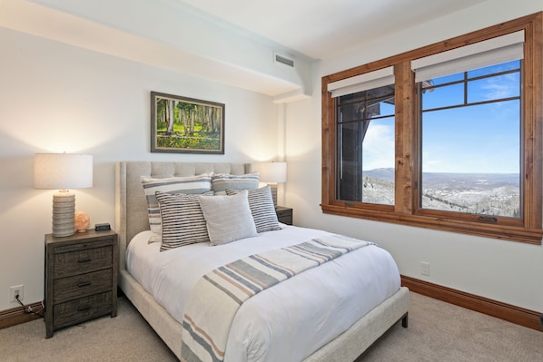 Condo, 5 Bedrooms | 5 bedrooms, minibar, iron/ironing board, free WiFi