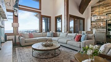 Apartment, 5 Schlafzimmer | Wohnbereich | Smart-TV