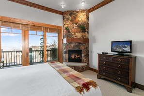 Condo, 3 Bedrooms