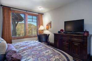 Condo, 3 Bedrooms | 3 bedrooms, iron/ironing board, free WiFi