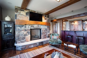 Condo, 3 Bedrooms | Interior