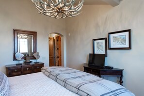 Condo, 5 Bedrooms | 5 bedrooms, laptop workspace, iron/ironing board, free WiFi