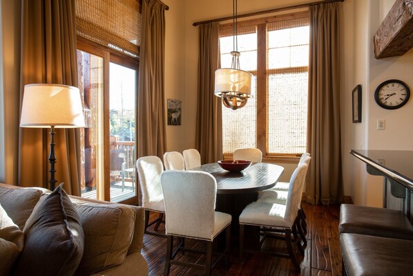 Condo, 5 Bedrooms | Dining