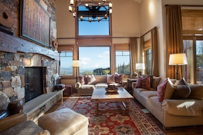 Condo, 5 Bedrooms | Living area | Smart TV