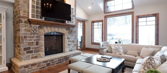 Grand Lodge - Five Bedroom #402 - Ski-in/ski-out 5 Condo