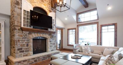 Grand Lodge - Five Bedroom #402 - Ski-in/ski-out 5 Condo