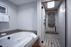 Condo, 5 habitaciones | Baño | Toallas y shampoo
