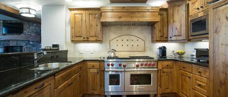 Condo, 3 Bedrooms | Private kitchen | Fridge, oven, coffee/tea maker, toaster