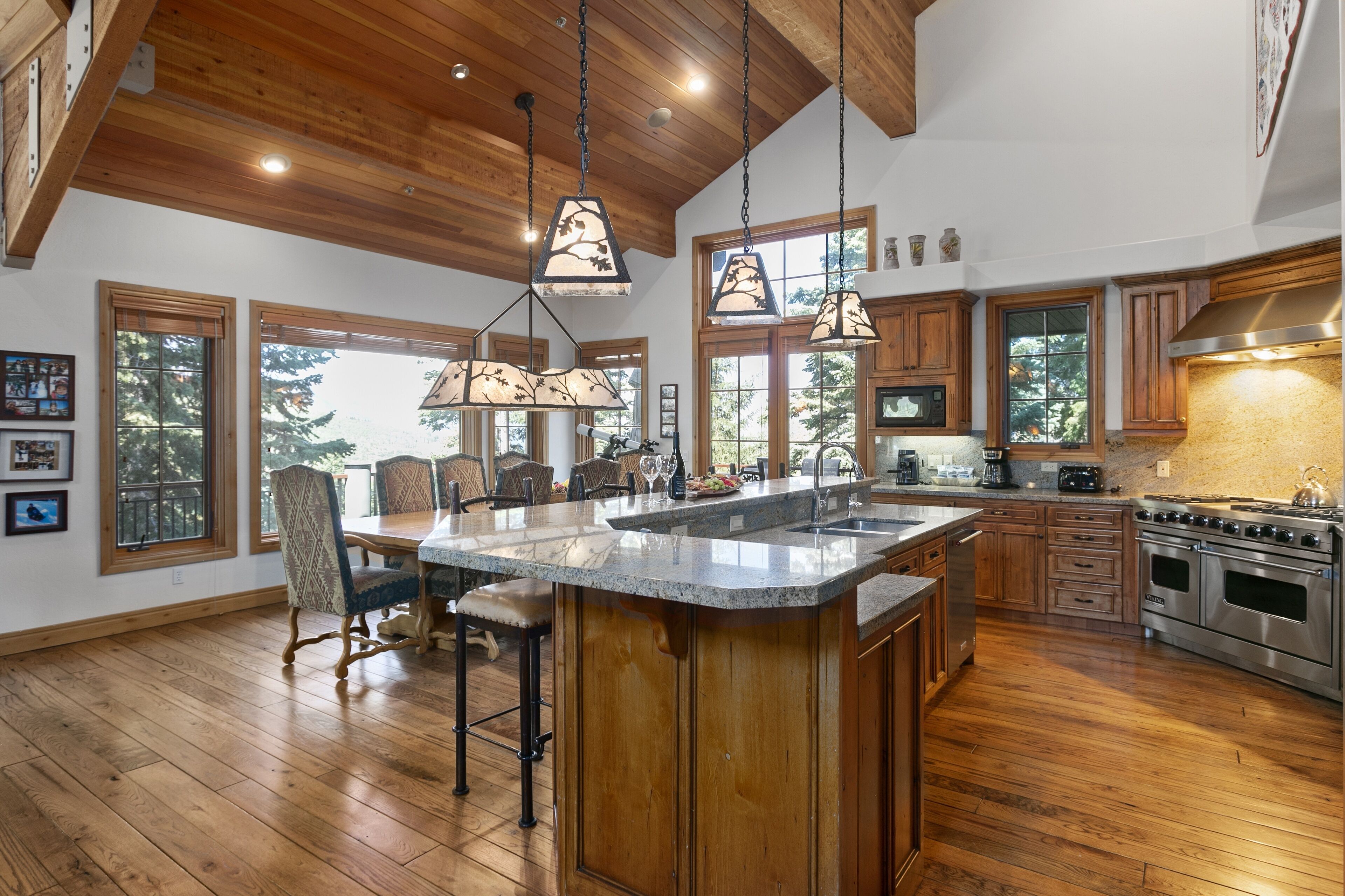 House, 6 Bedrooms | Private kitchen | Fridge, oven, coffee/tea maker, toaster