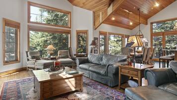 Hus - 6 soveværelser | Opholdsområde | Smart-tv