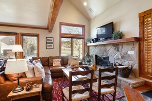 Apartment, 4 Schlafzimmer | Wohnbereich