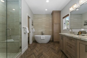 Ferienhaus, 6 Schlafzimmer | Badezimmer | Handtücher, Shampoo