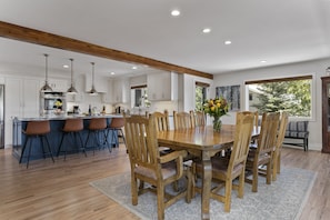 Maison, 6 chambres | Restauration