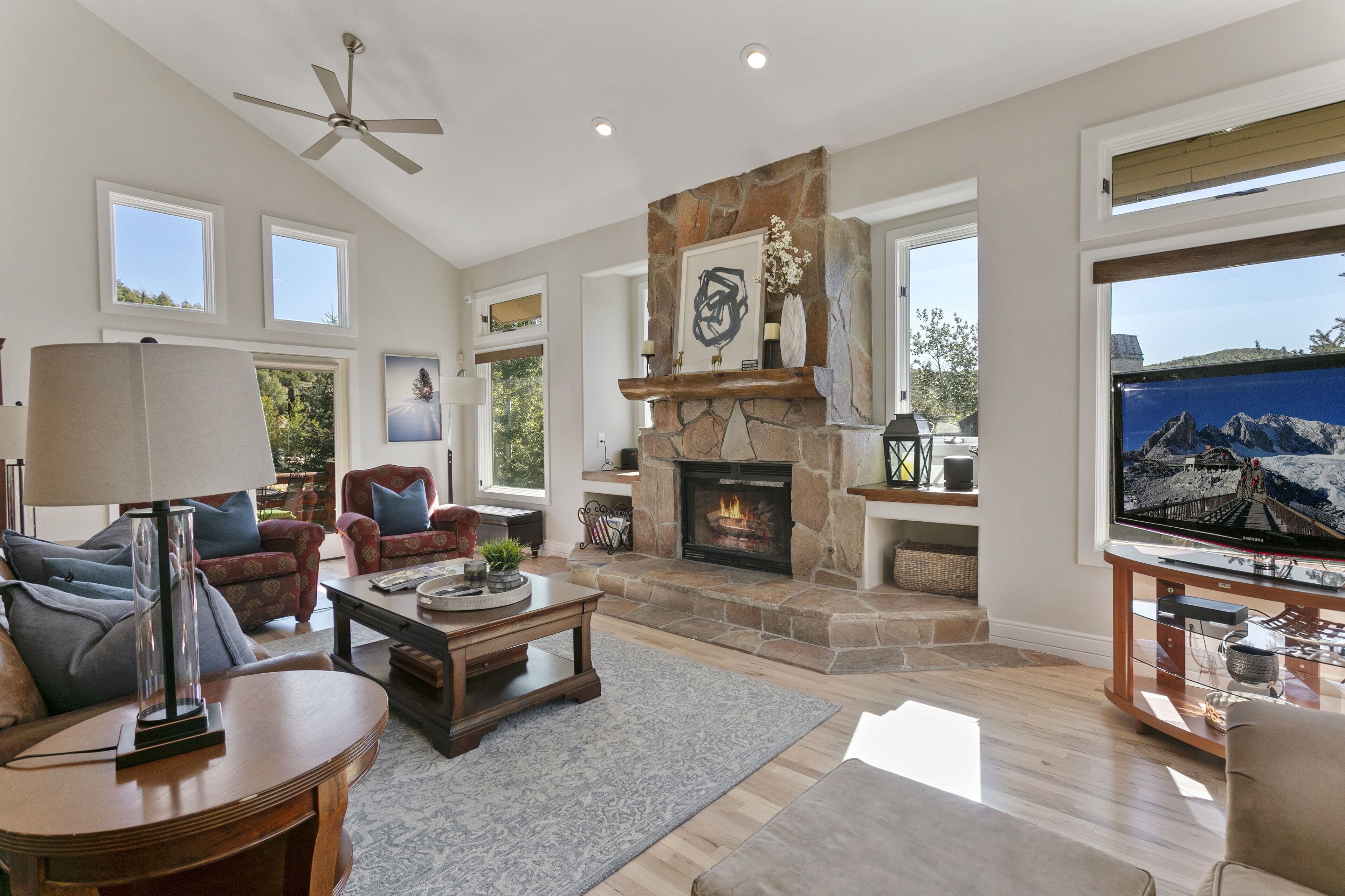 House, 6 Bedrooms | Living area | Smart TV