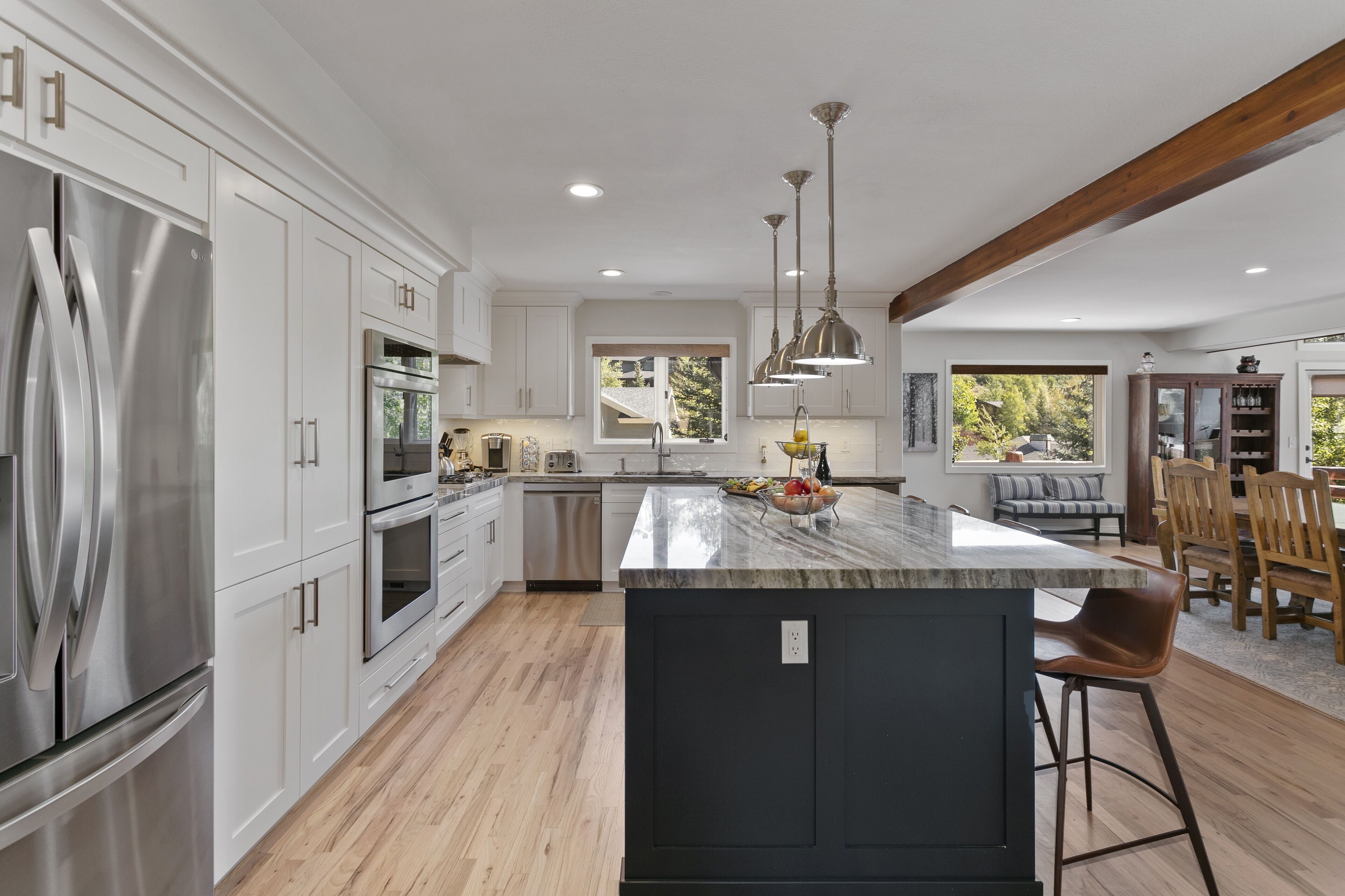 House, 6 Bedrooms | Private kitchen | Fridge, oven, coffee/tea maker