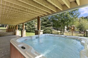 House, 6 Bedrooms | Outdoor spa tub - Solamere Drive Home at Deer Valley Resort - 6 Bedroom Home with Hot Tub #3220 6 Home (Park City)