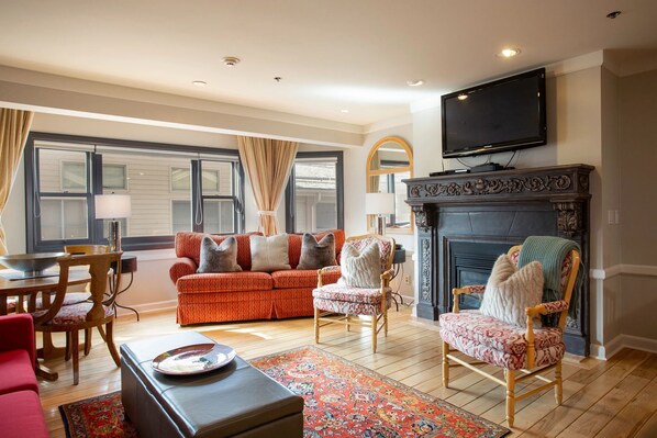 Condo, 1 Bedroom | Living area | Smart TV