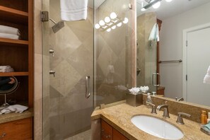 Appart'hôtel, 1 chambre | Salle de bain