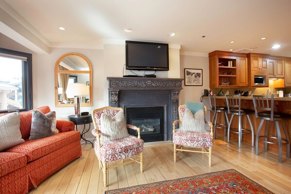 Condo, 1 Bedroom | Living area | Smart TV
