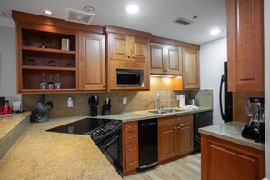 Condo, 1 Bedroom | Private kitchen | Fridge, oven, coffee/tea maker, toaster