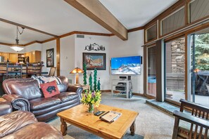 Condo, 2 Bedrooms | Living area