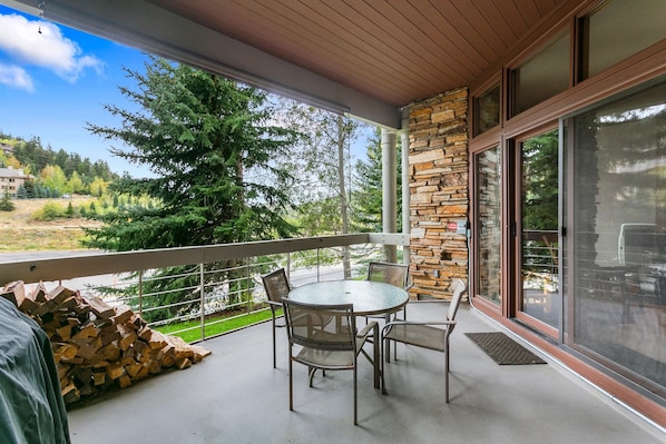 Condo, 2 Bedrooms | Outdoor dining
