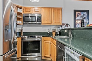 Condo, 2 Bedrooms | Private kitchen