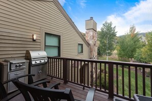 Condo, 2 Bedrooms | Property grounds