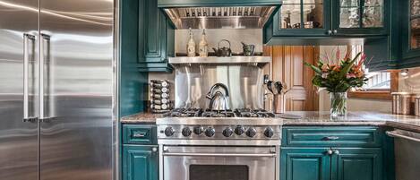 Condo, 4 Bedrooms | Private kitchen