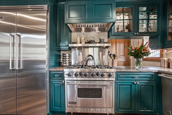 Condo, 4 Bedrooms | Private kitchen