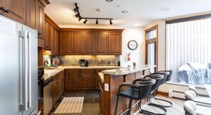 Condo, 4 Bedrooms | Private kitchen | Fridge, oven, coffee/tea maker, toaster