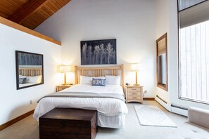 Condo, 4 Bedrooms | 4 bedrooms, iron/ironing board, free WiFi