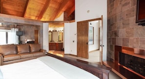 Condo, 4 Bedrooms | 4 bedrooms, iron/ironing board, free WiFi