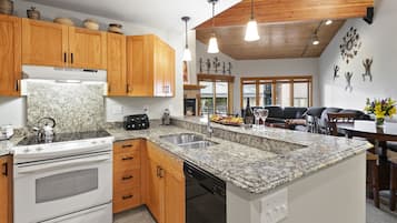 Condo, 2 Bedrooms | Private kitchen | Fridge, oven, coffee/tea maker, toaster