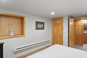 Condo, 2 Bedrooms